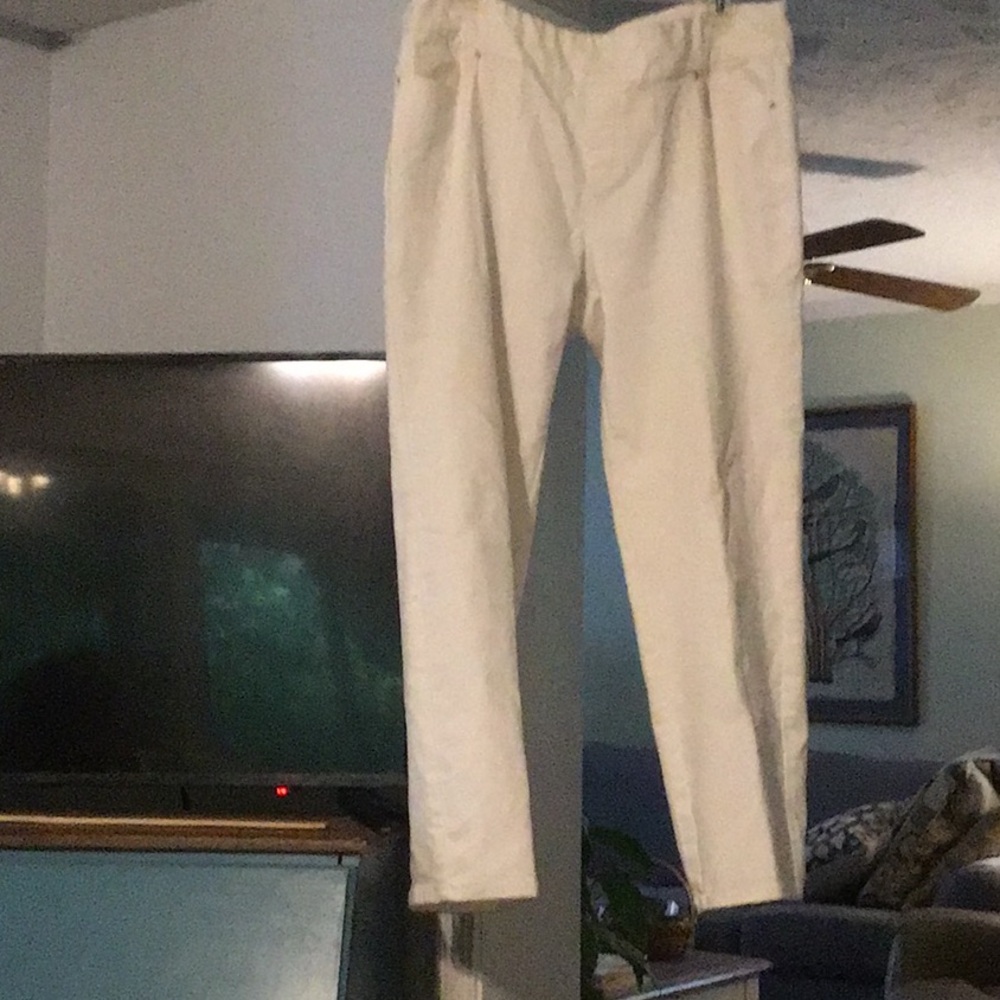 Denim + Company white pull on pants. Size 20W
